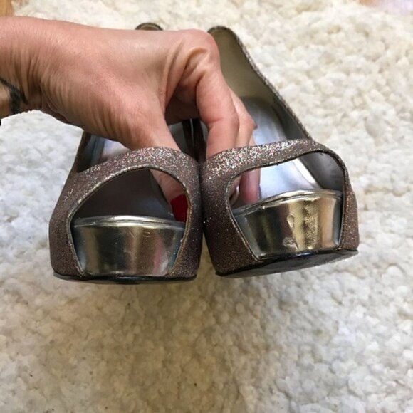 GUESS: MultiColor Metallic Glitter Heels Platform Peep-toe Pumps - Picture 7 of 15